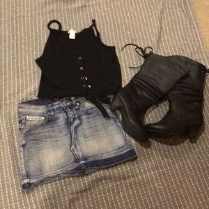 Summer outfit- Black shirt, nice jean skirt and with nice black leather boots